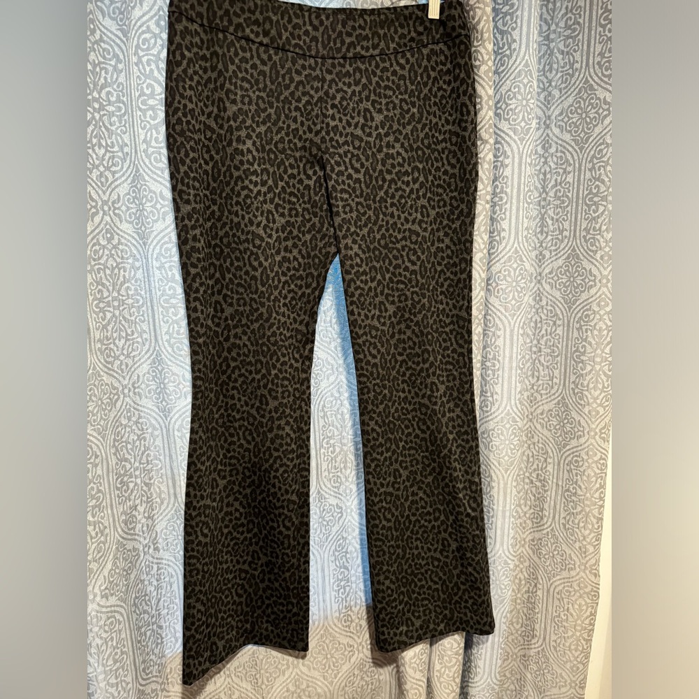 Garbarini‎ large bootleg gray cheeta legging